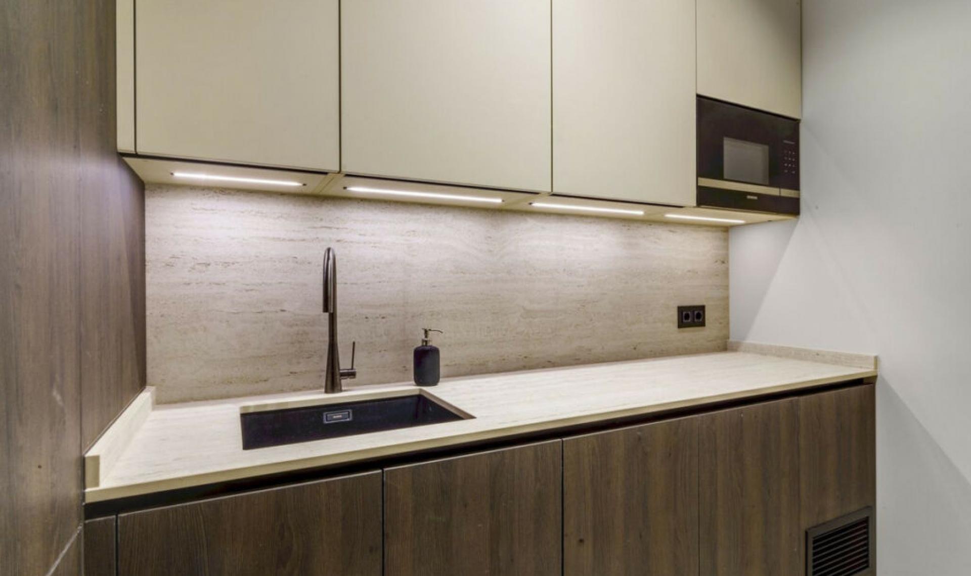 Resale - House -
Nueva Andalucía