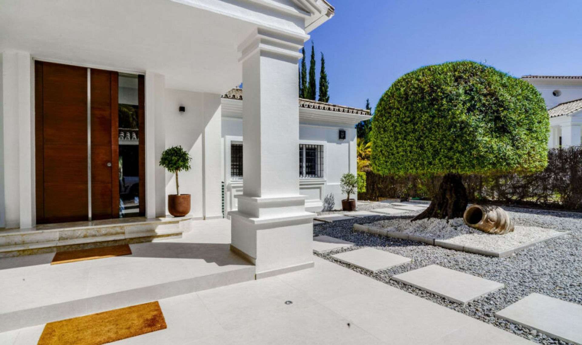 Resale - House -
Nueva Andalucía