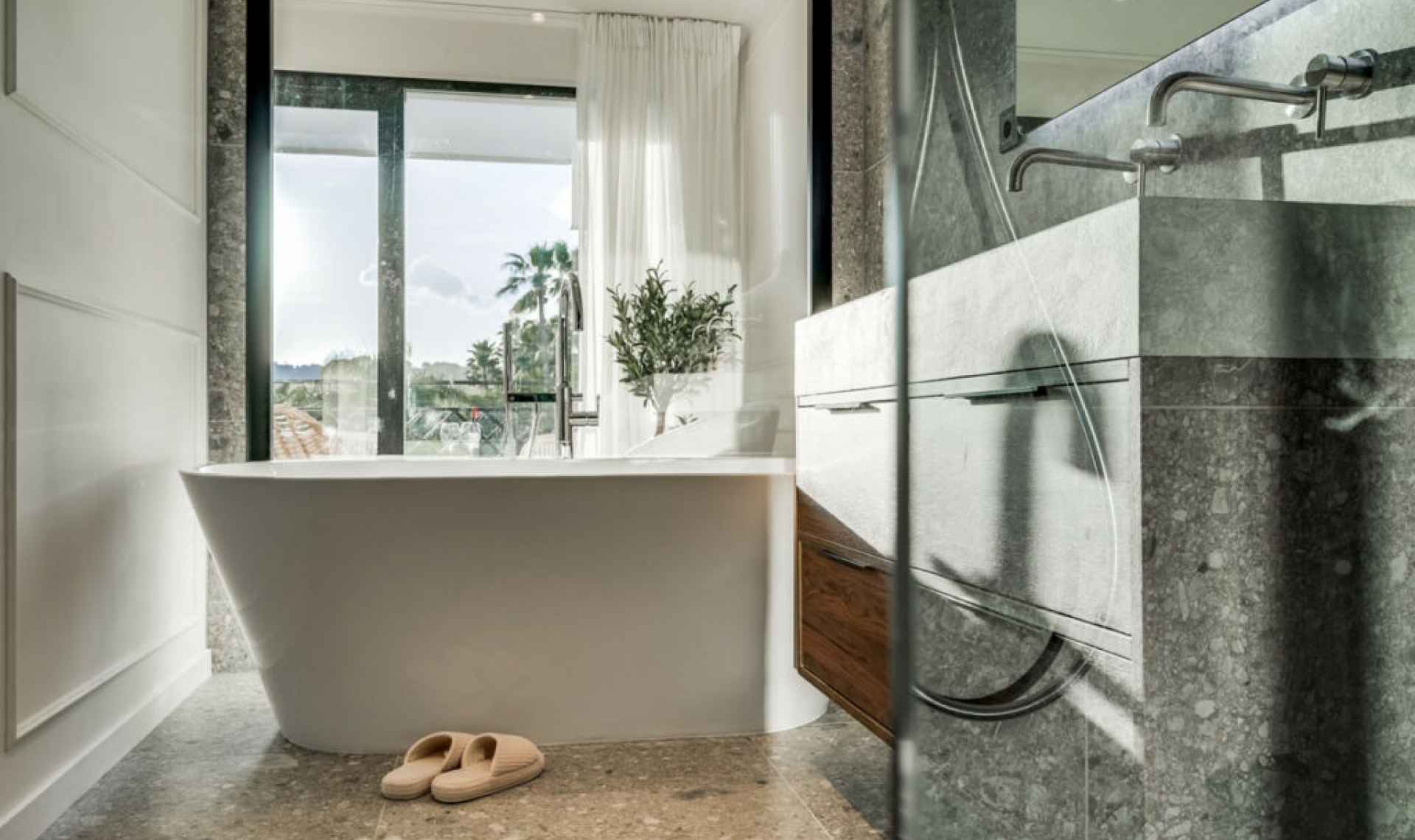 Resale - House -
Nueva Andalucía