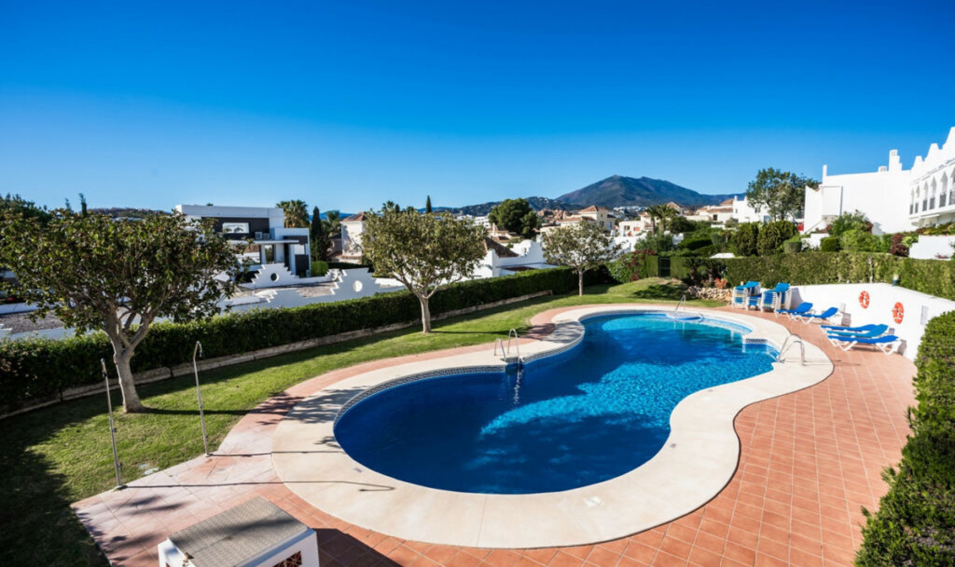 Resale - House -
Nueva Andalucía