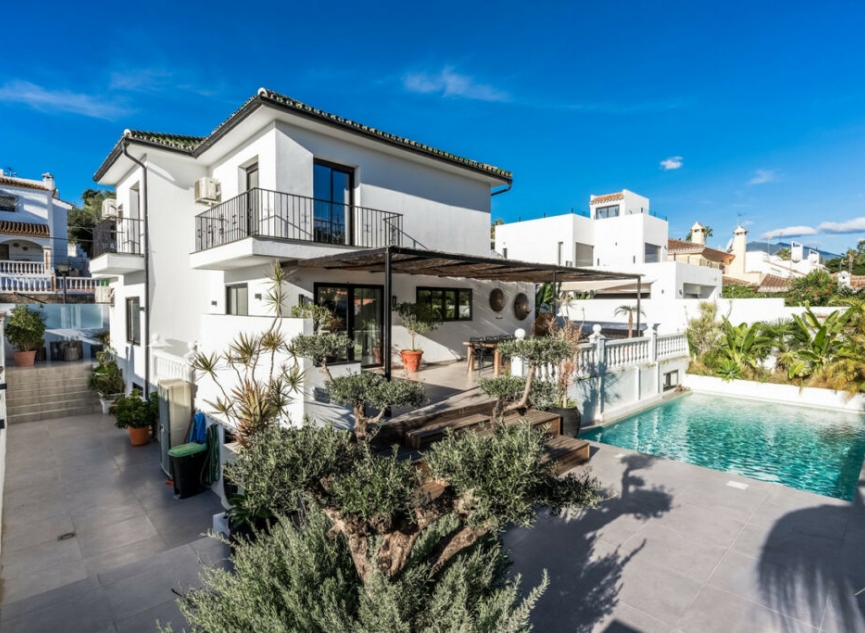 Resale - House -
Nueva Andalucía