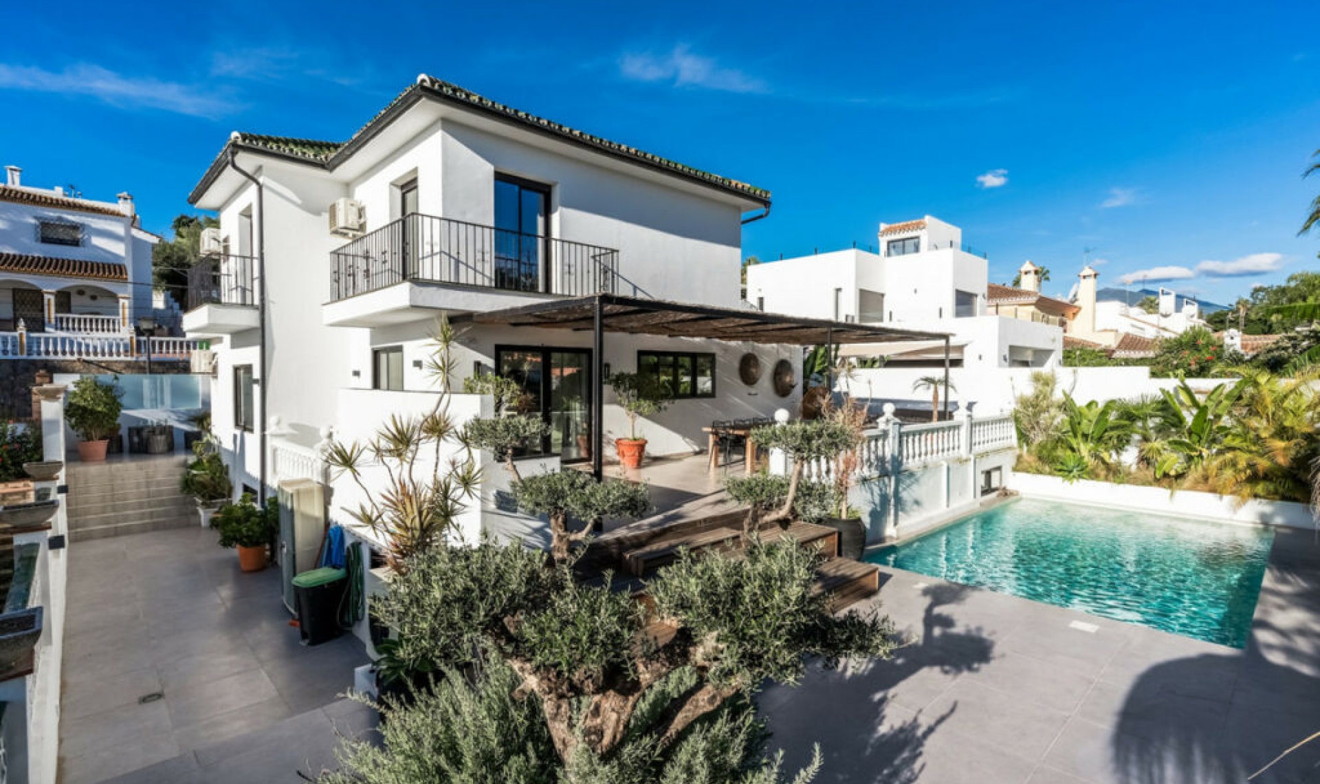 Resale - House -
Nueva Andalucía