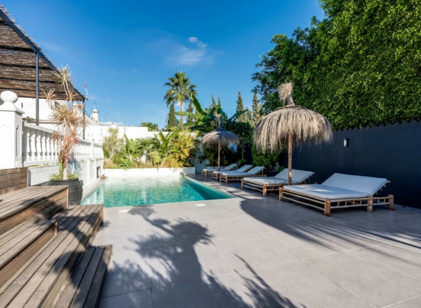 Resale - House -
Nueva Andalucía