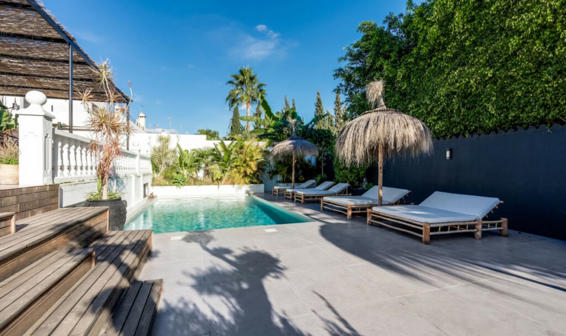 Resale - House -
Nueva Andalucía