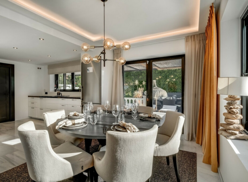 Resale - House -
Nueva Andalucía