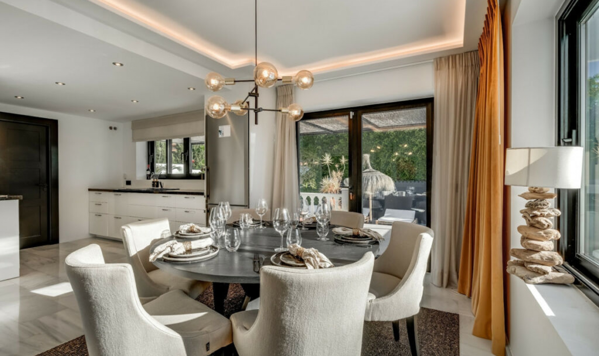 Resale - House -
Nueva Andalucía