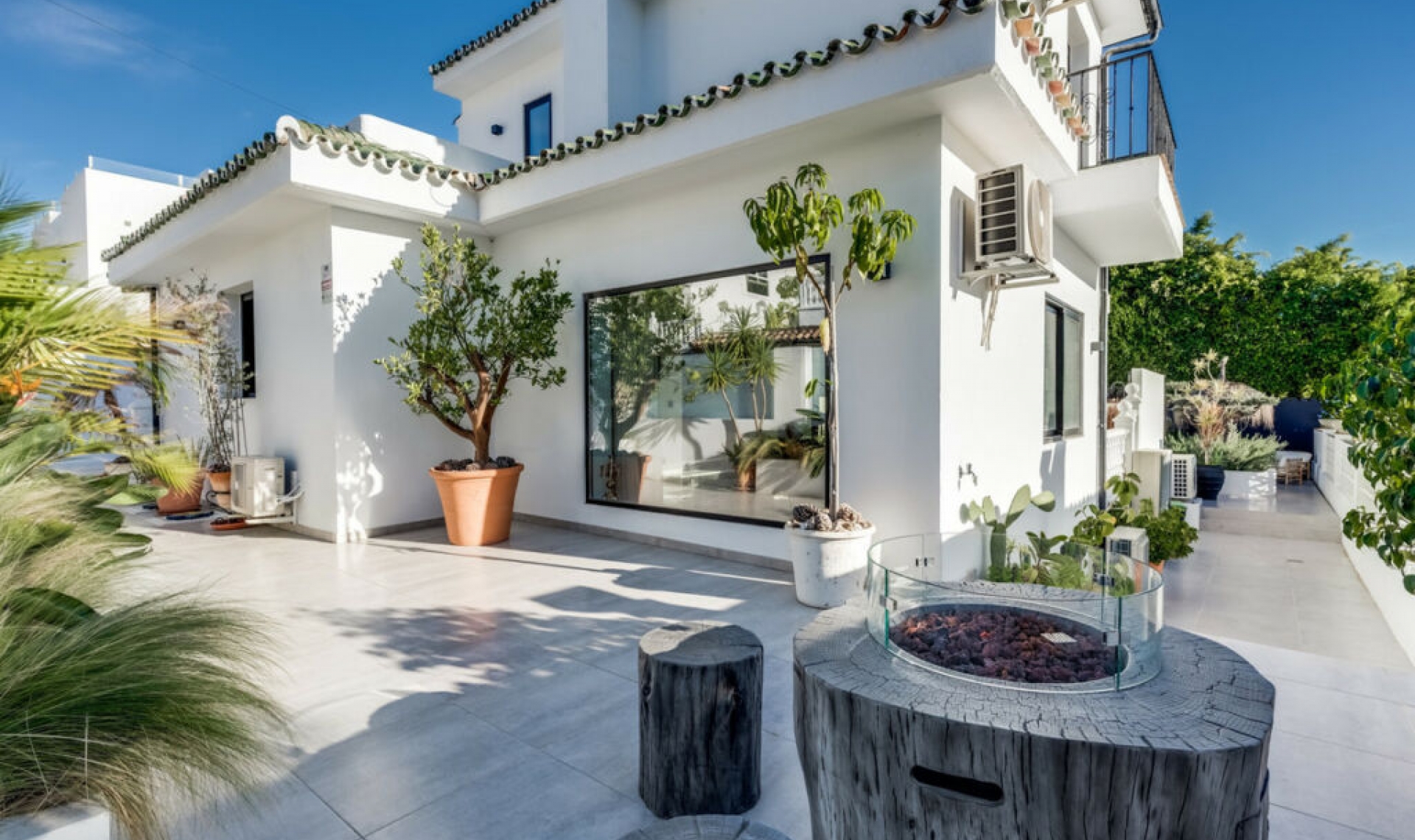 Resale - House -
Nueva Andalucía