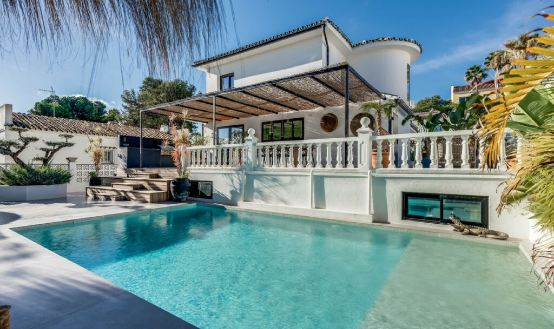 Resale - House -
Nueva Andalucía