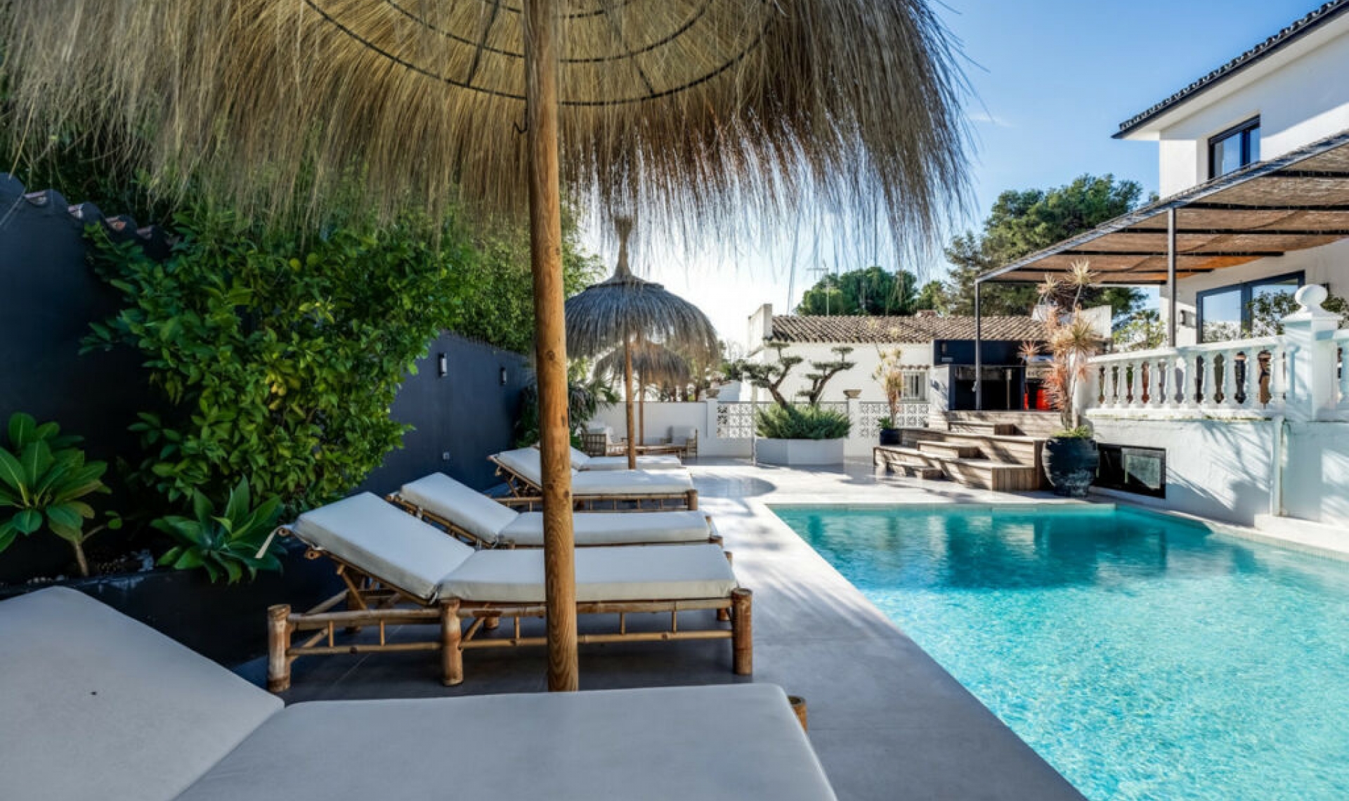 Resale - House -
Nueva Andalucía
