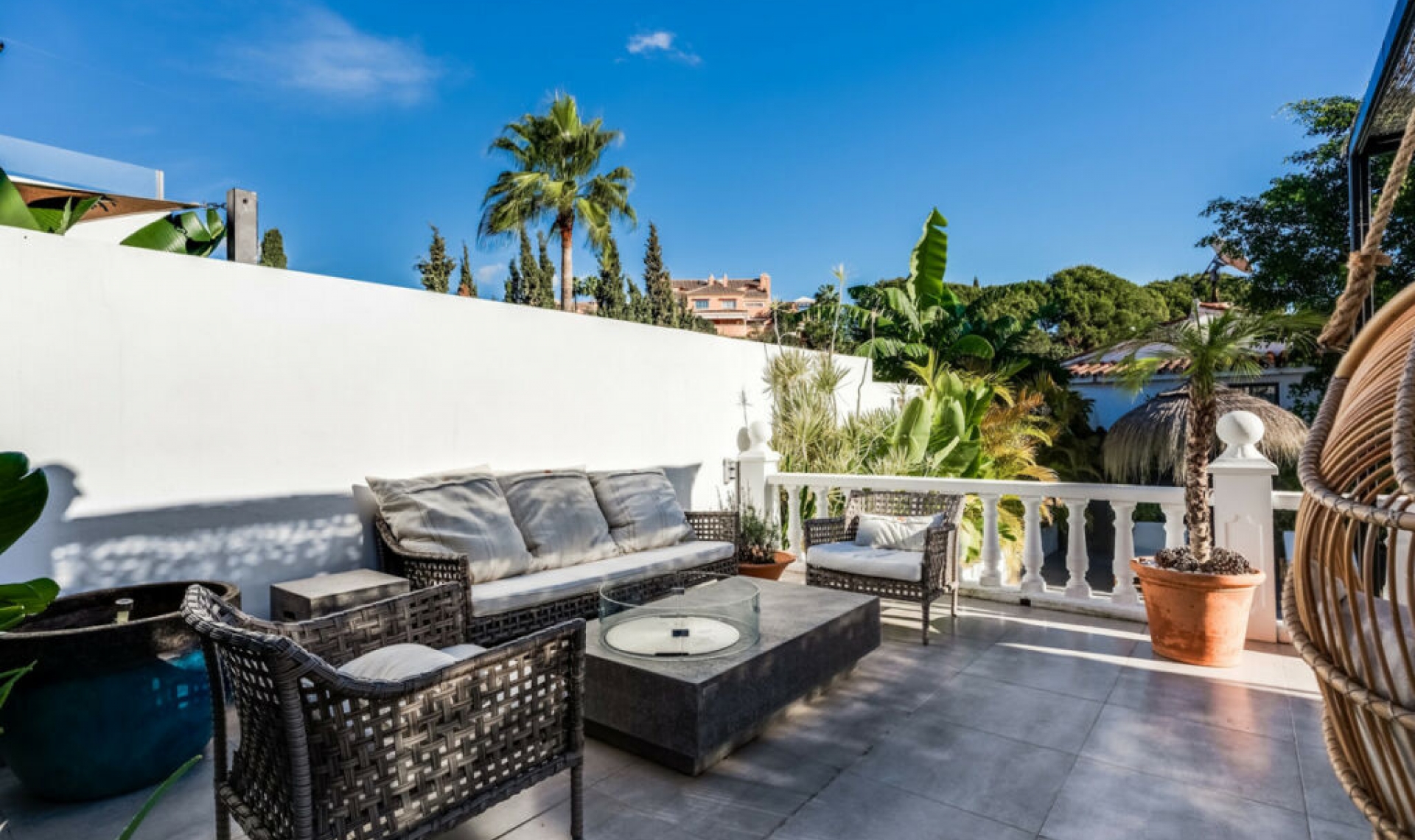 Resale - House -
Nueva Andalucía