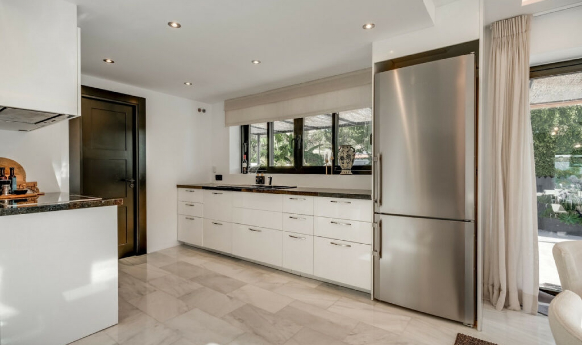 Resale - House -
Nueva Andalucía