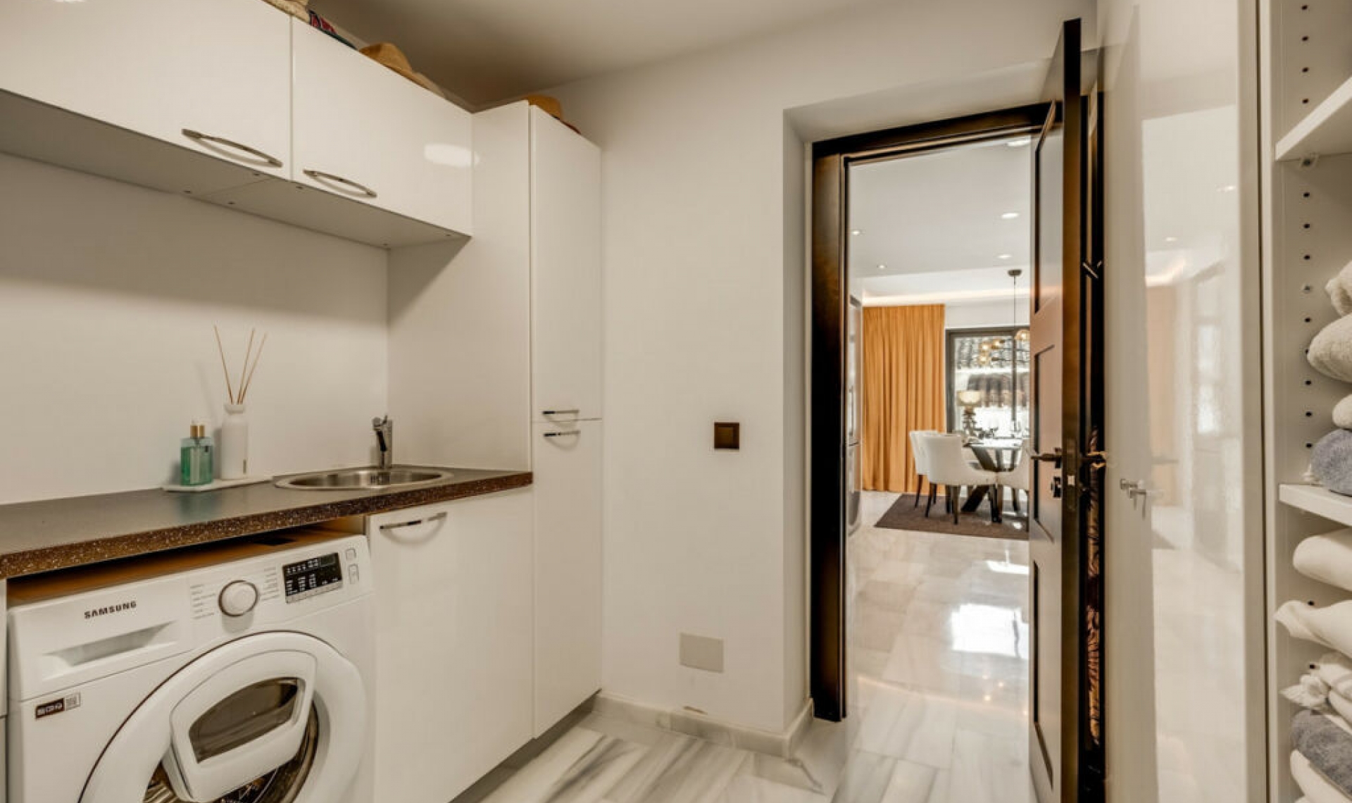 Resale - House -
Nueva Andalucía