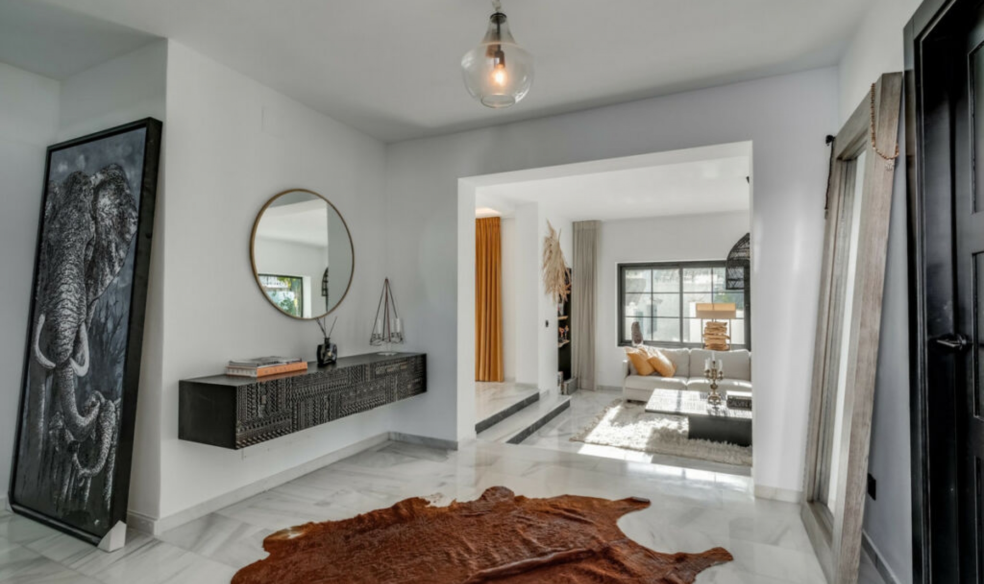 Resale - House -
Nueva Andalucía