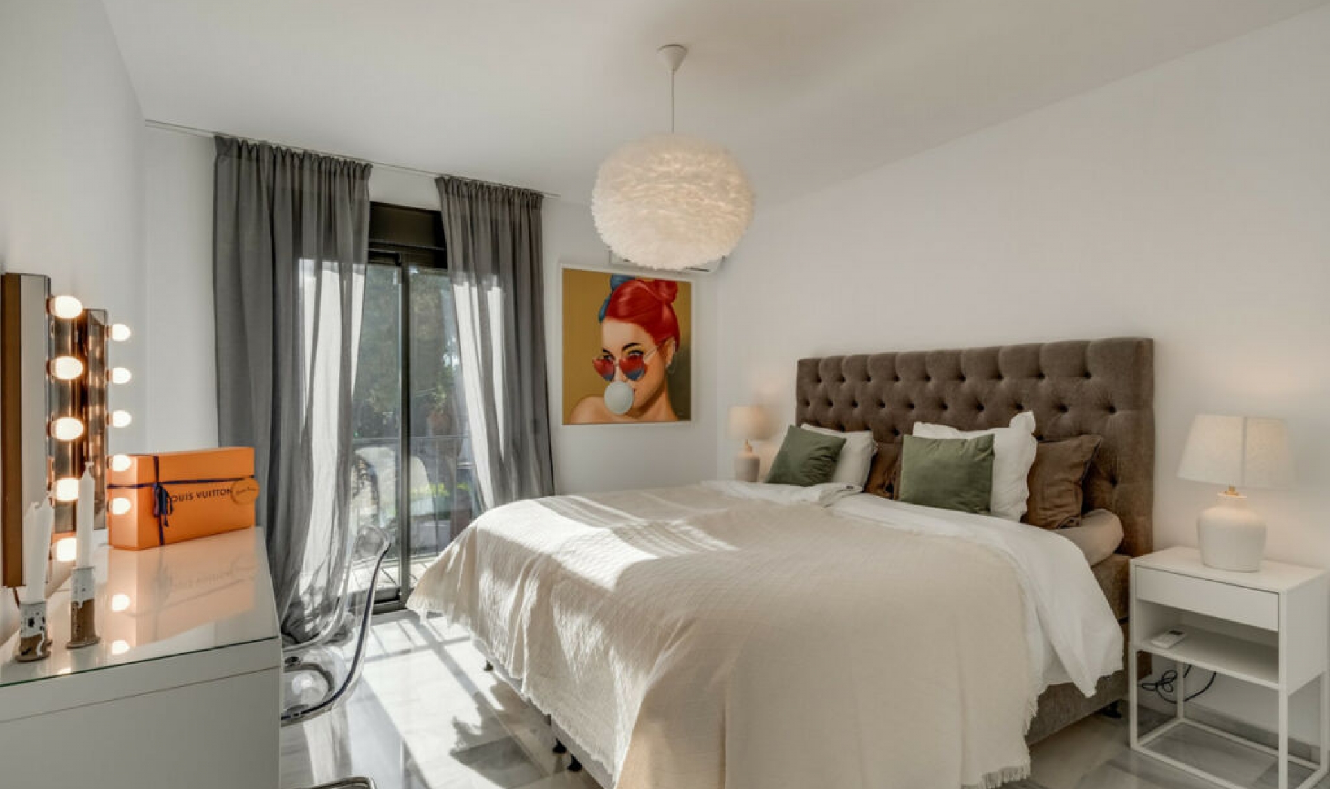 Resale - House -
Nueva Andalucía
