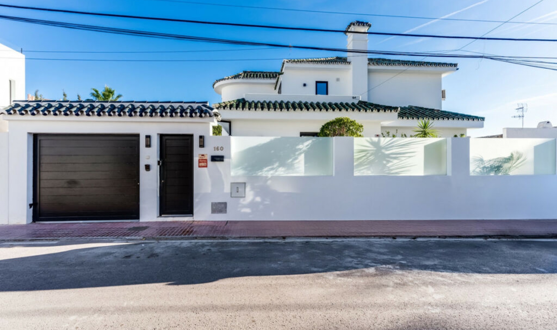 Resale - House -
Nueva Andalucía