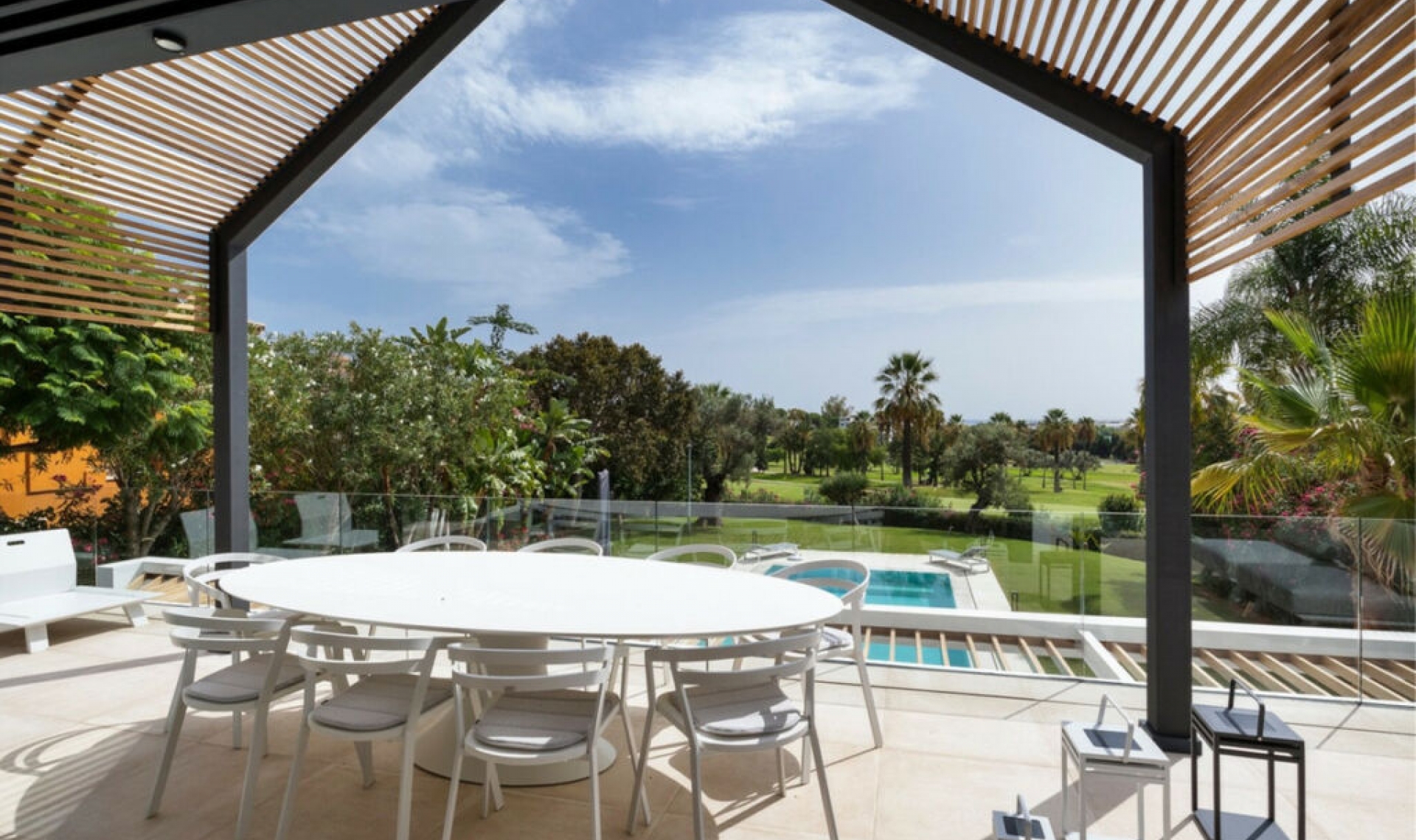 Resale - House -
Nueva Andalucía