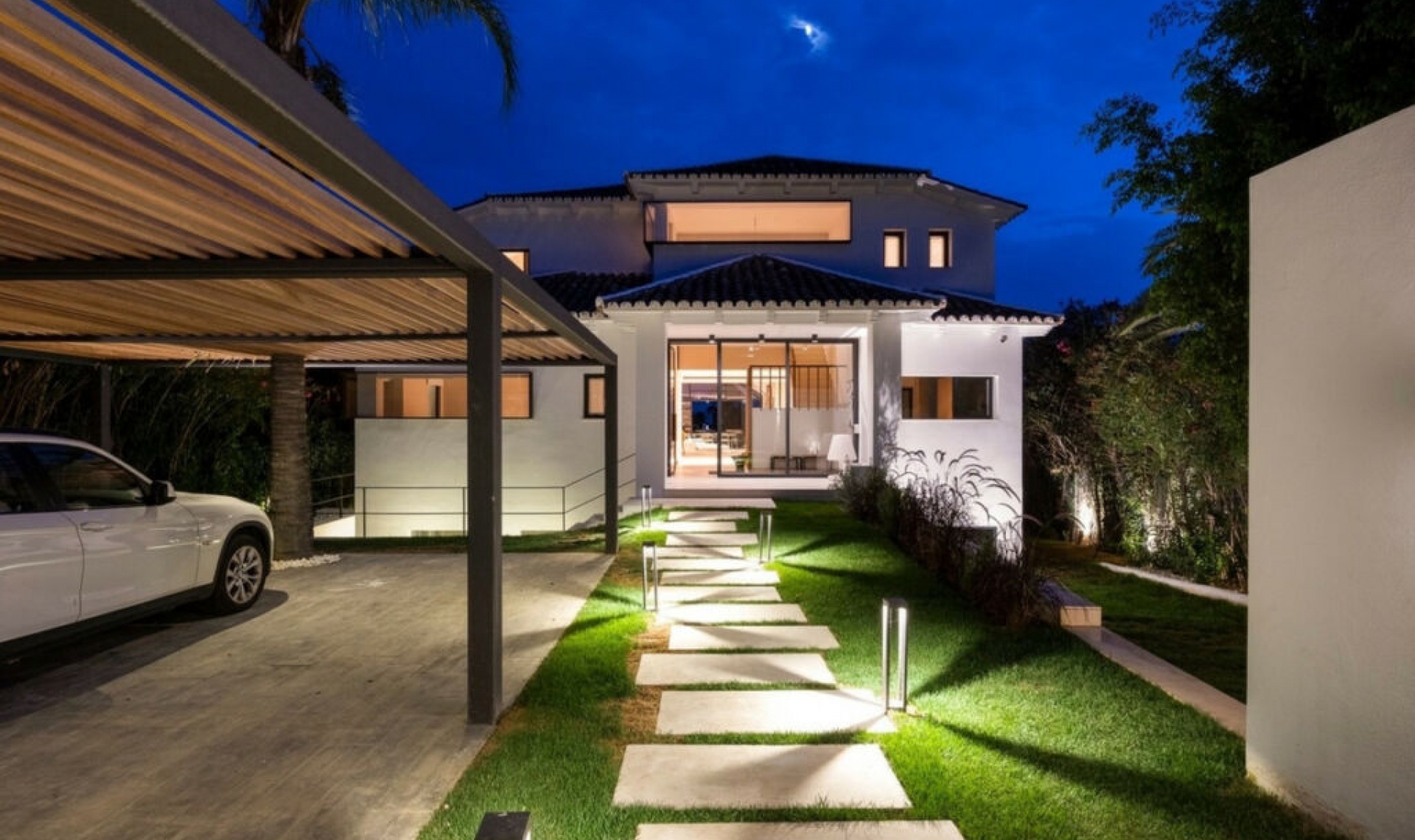 Resale - House -
Nueva Andalucía