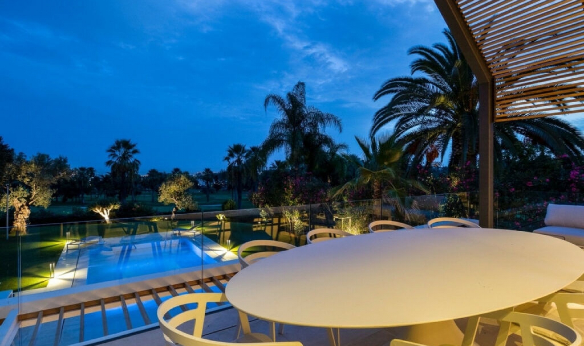 Resale - House -
Nueva Andalucía