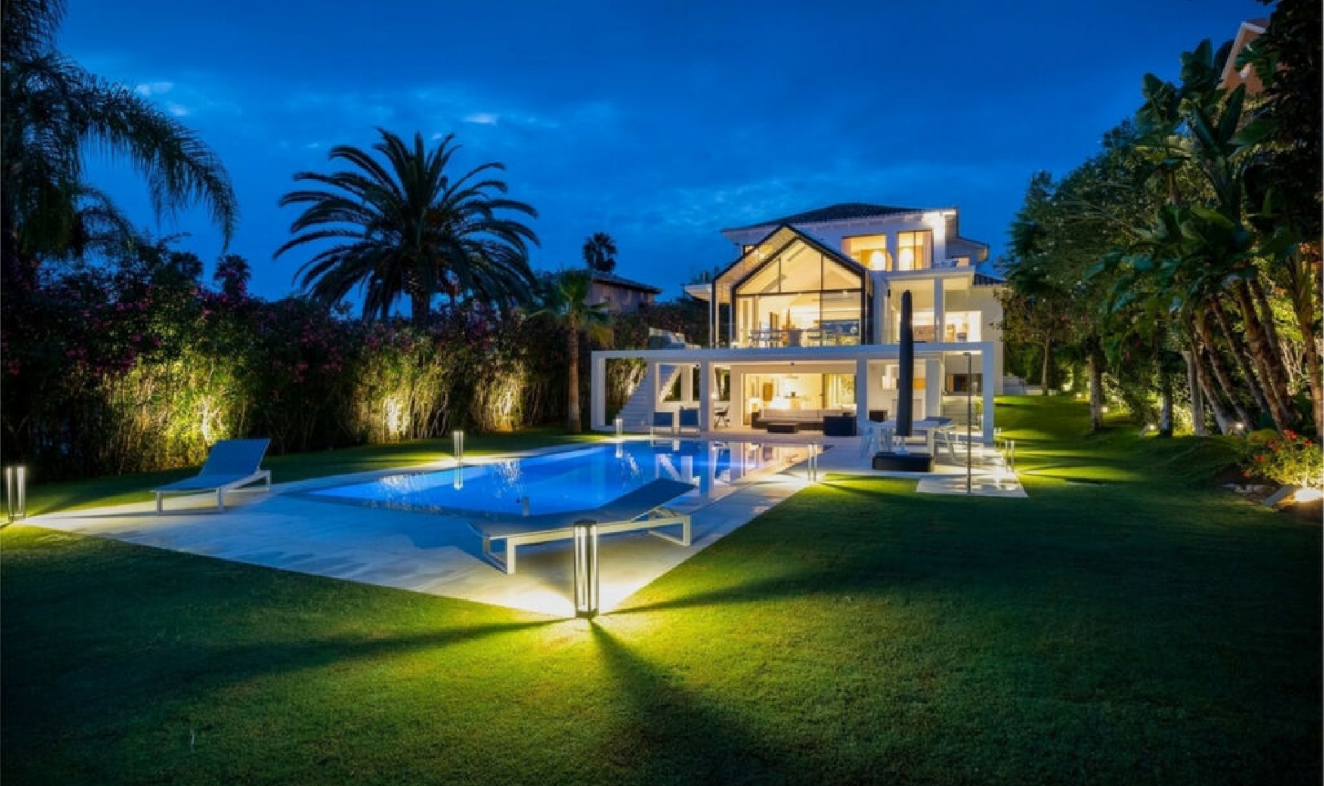 Resale - House -
Nueva Andalucía