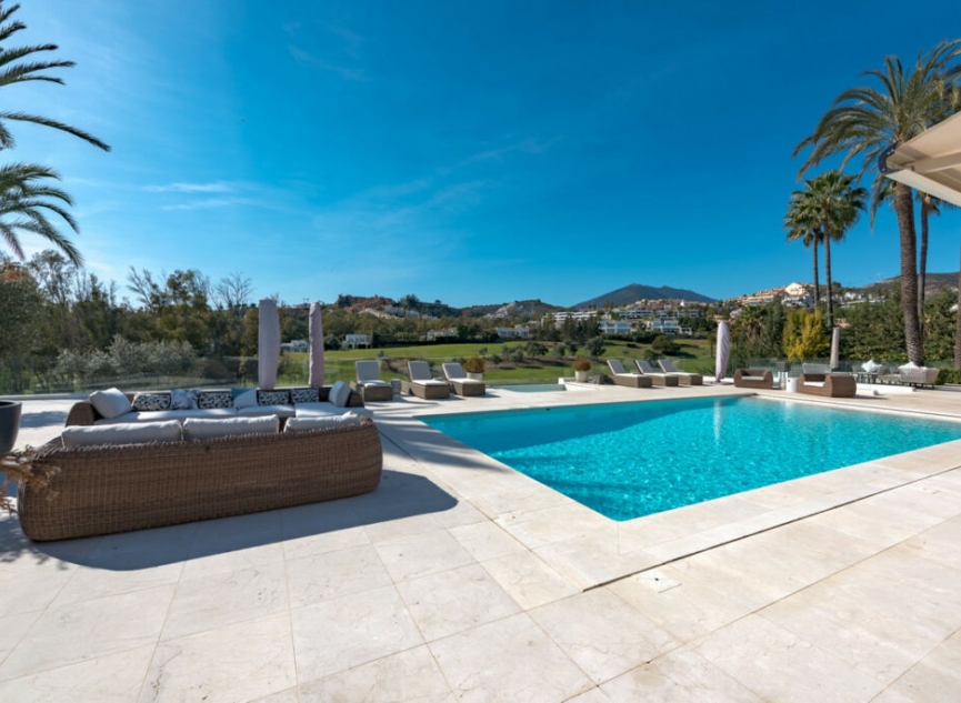 Resale - House -
Nueva Andalucía