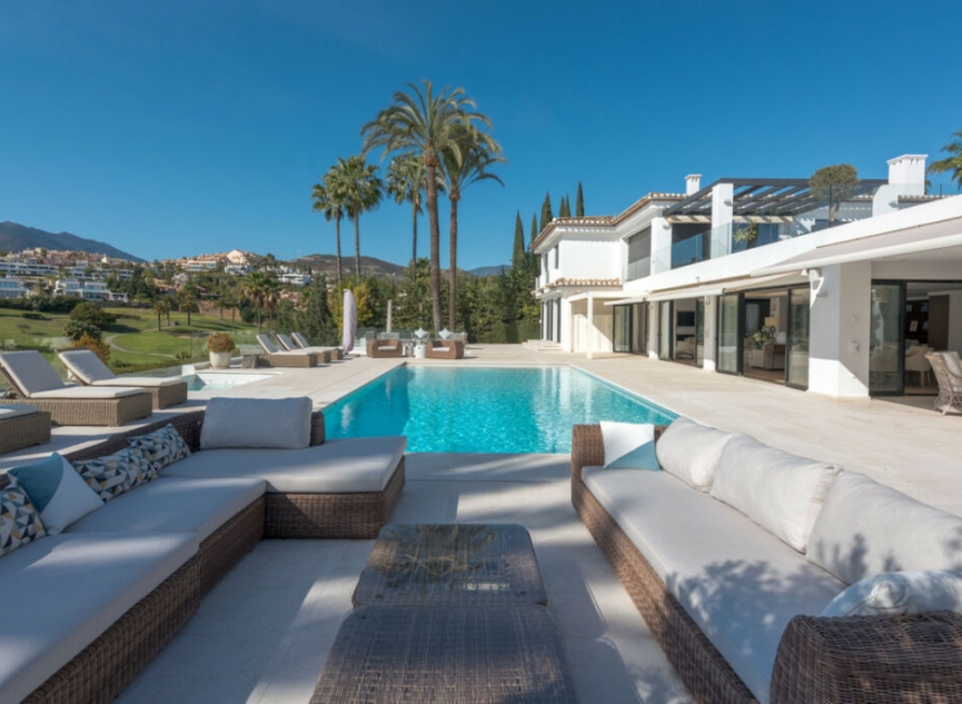 Resale - House -
Nueva Andalucía