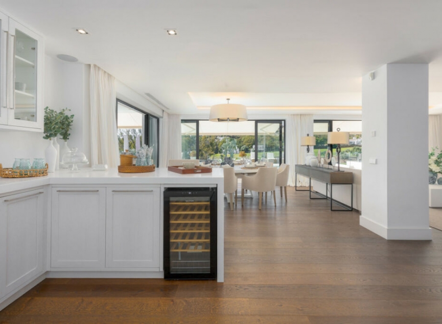 Resale - House -
Nueva Andalucía