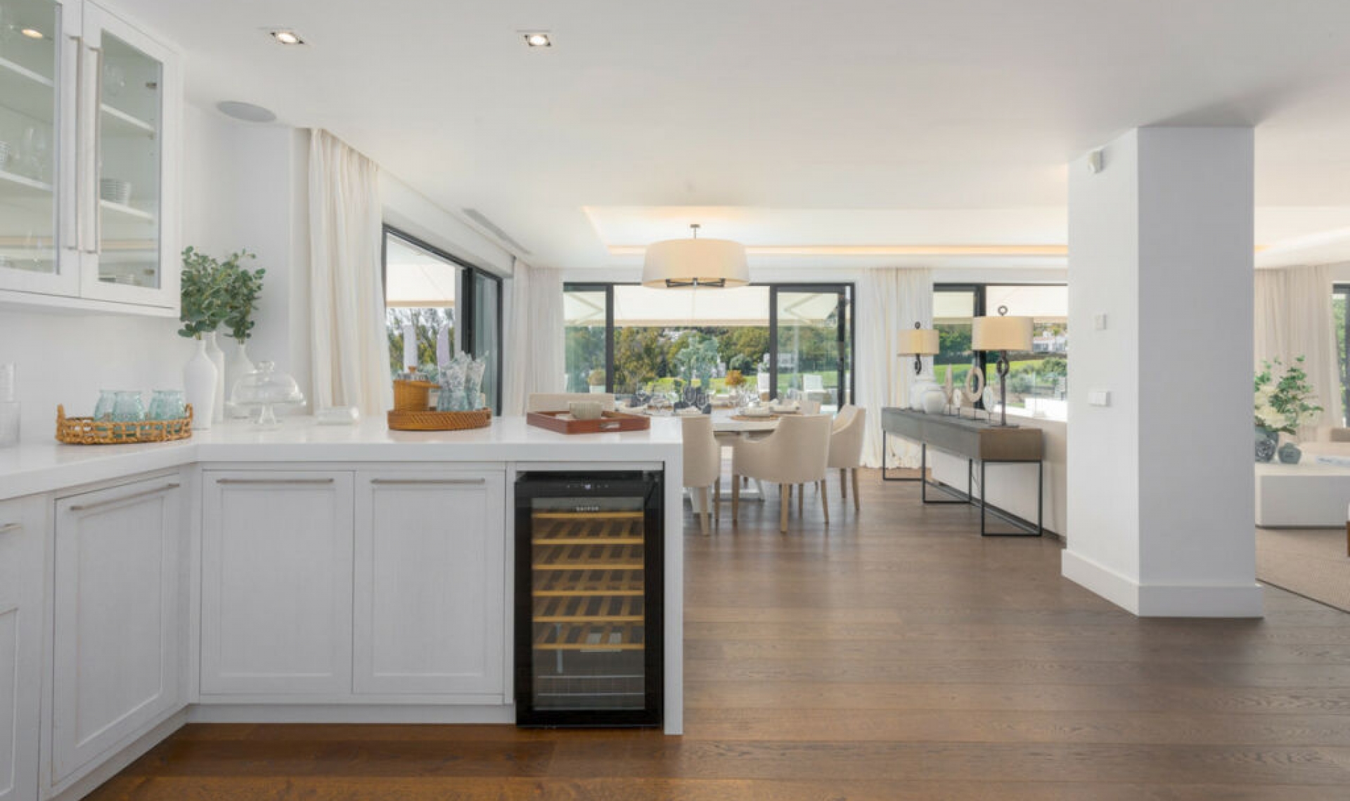 Resale - House -
Nueva Andalucía