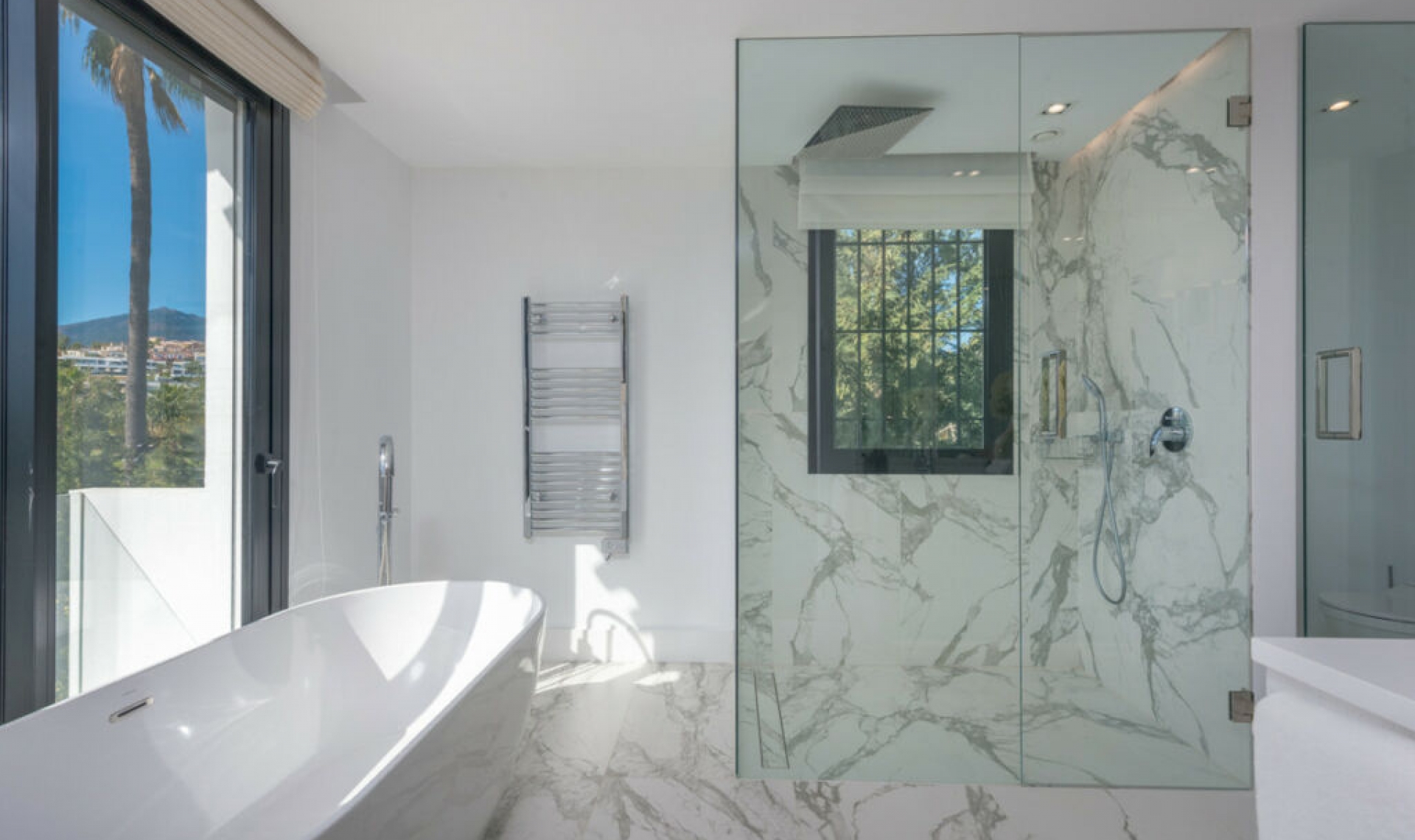 Resale - House -
Nueva Andalucía