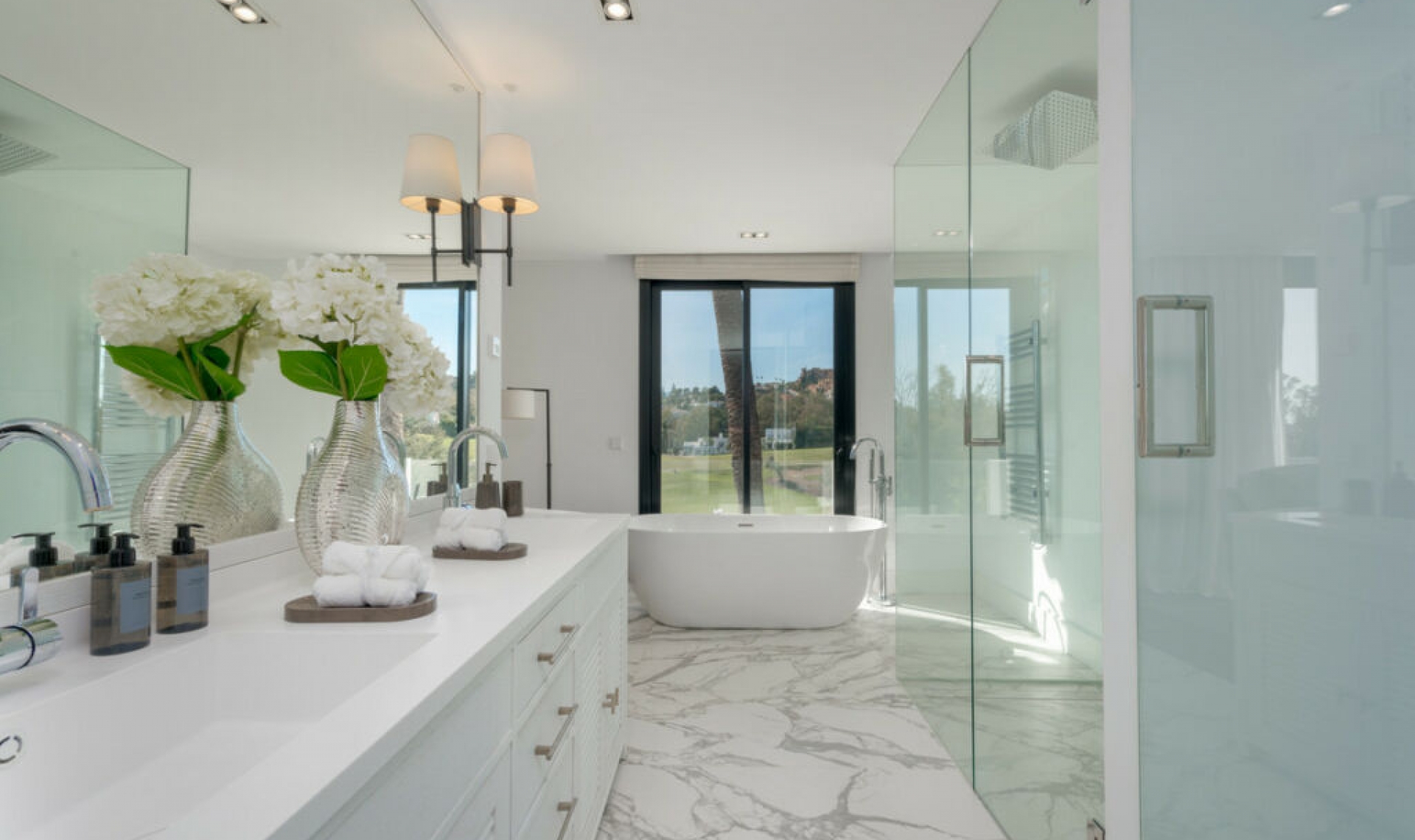 Resale - House -
Nueva Andalucía