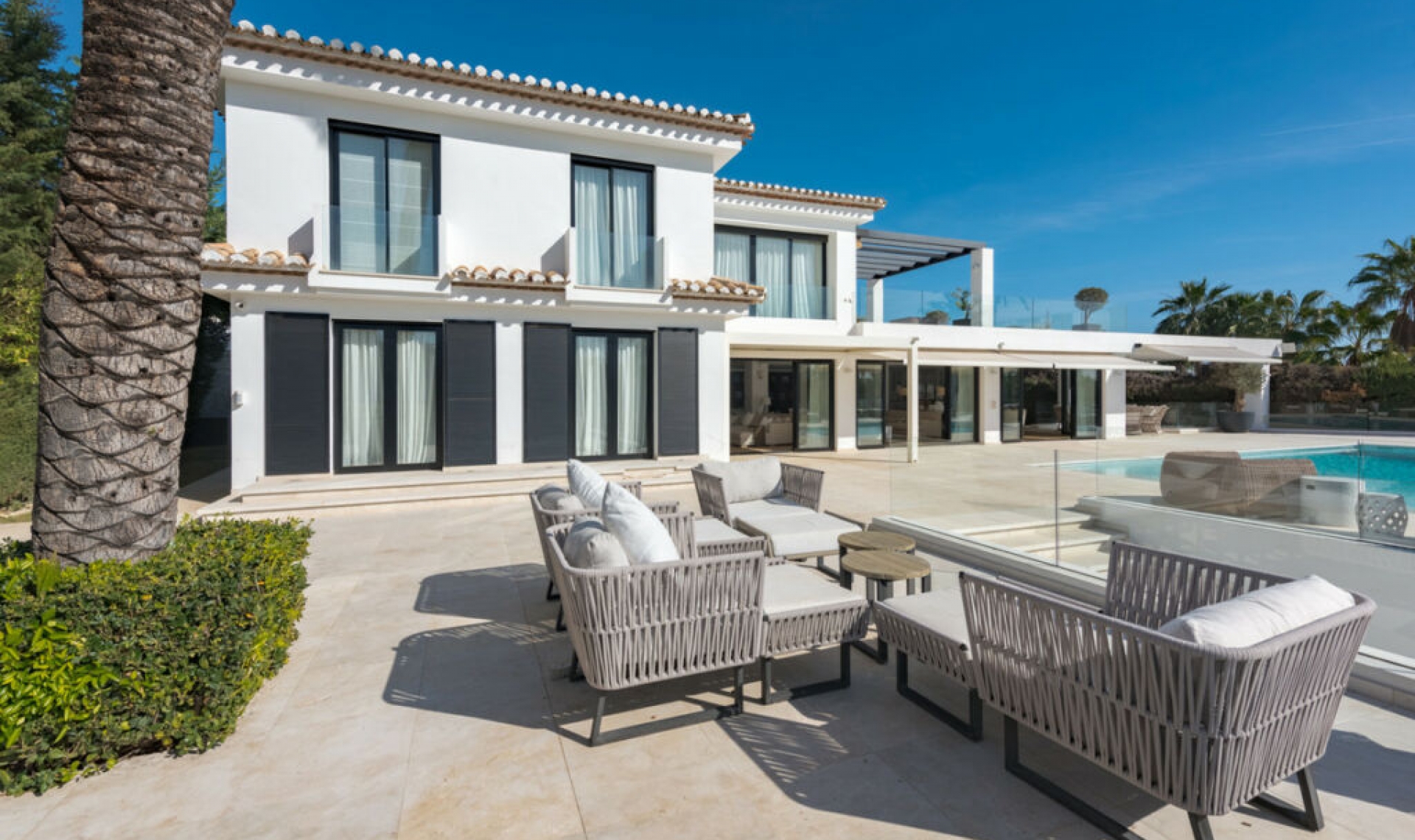 Resale - House -
Nueva Andalucía