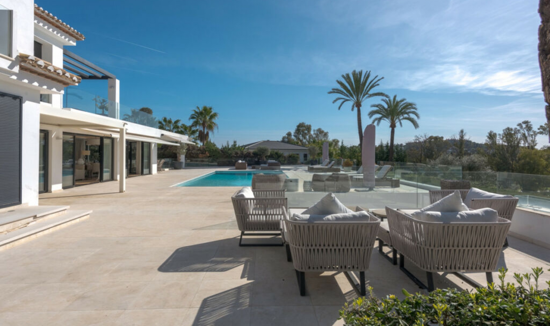 Resale - House -
Nueva Andalucía