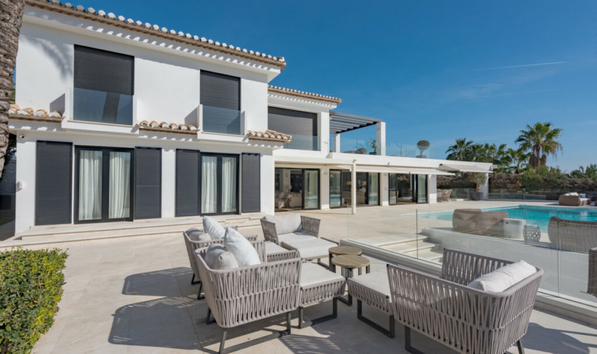 Resale - House -
Nueva Andalucía