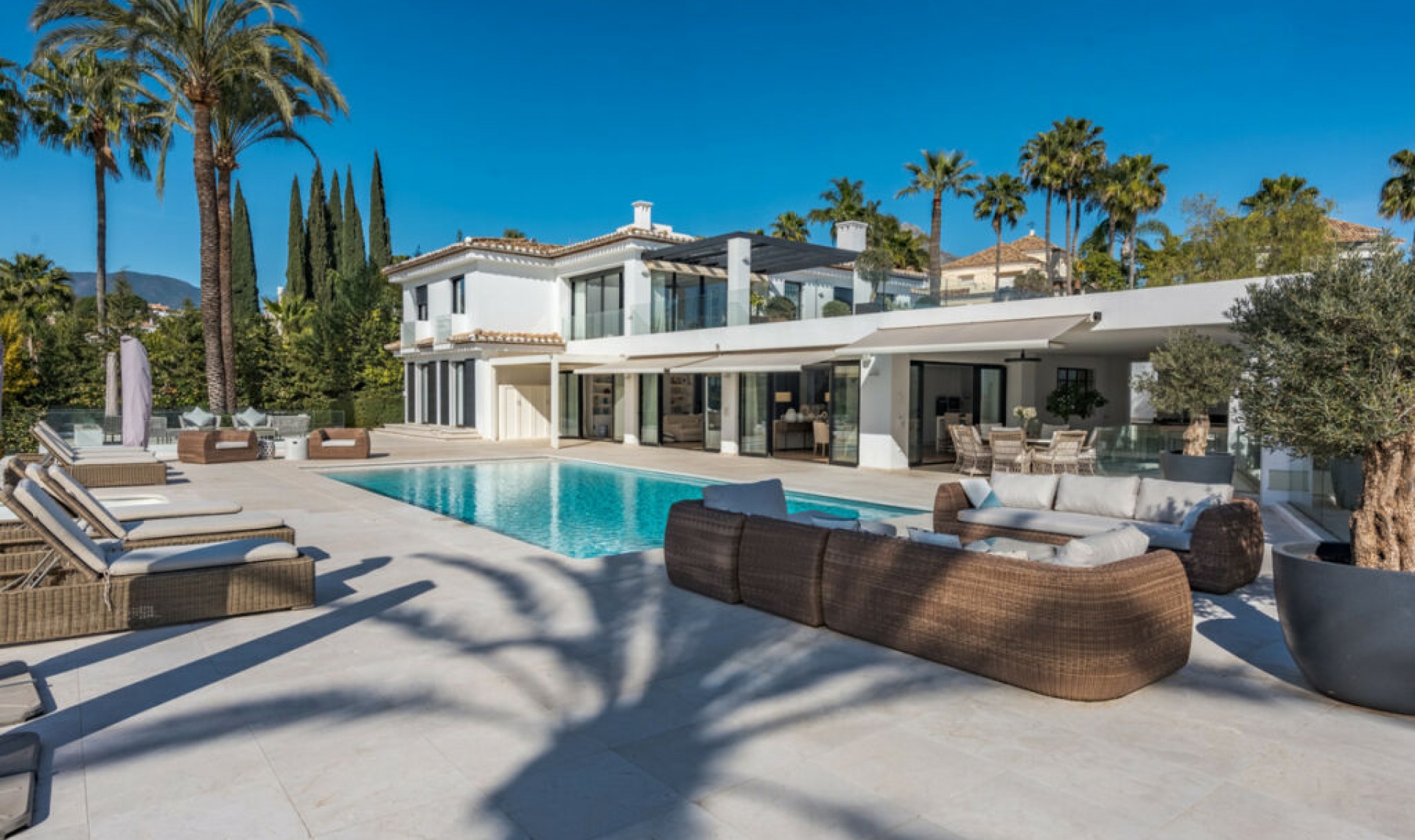 Resale - House -
Nueva Andalucía