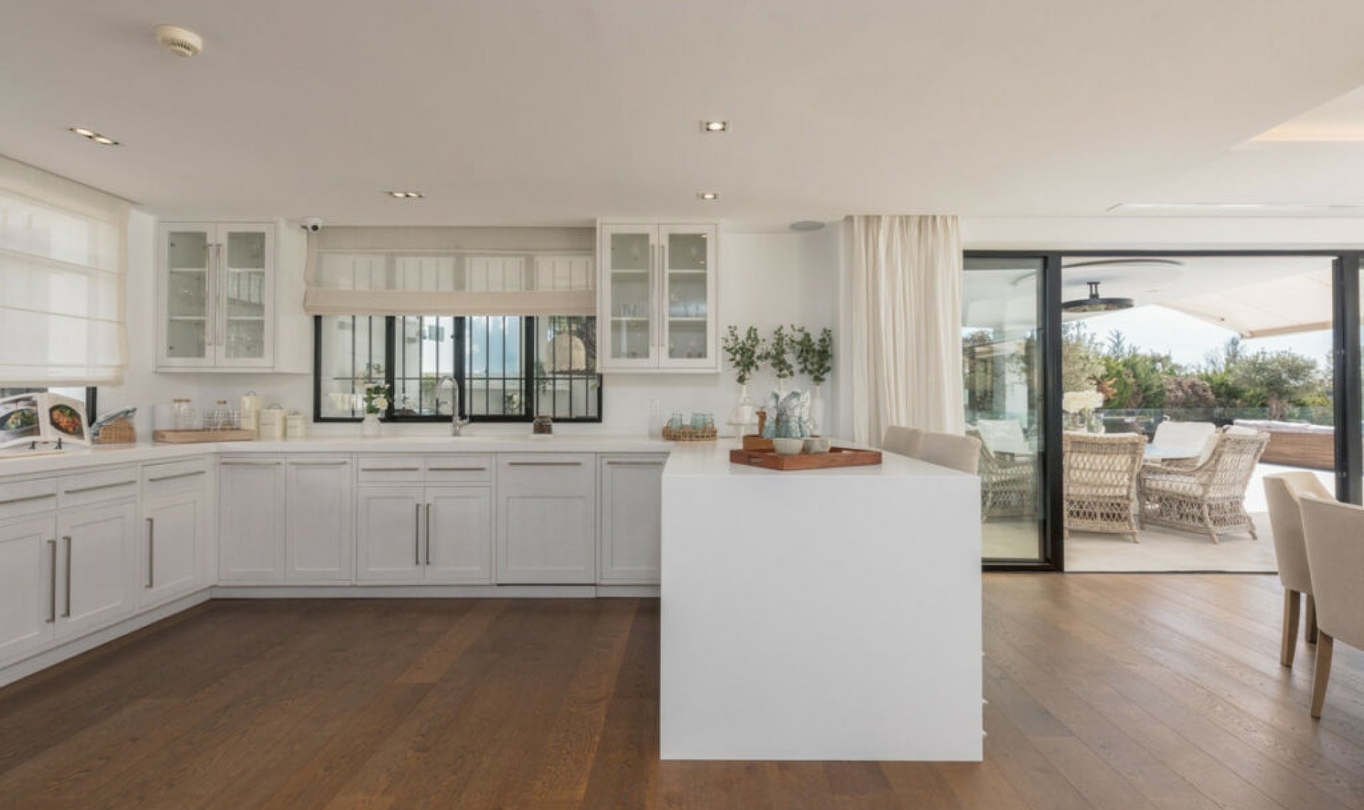 Resale - House -
Nueva Andalucía