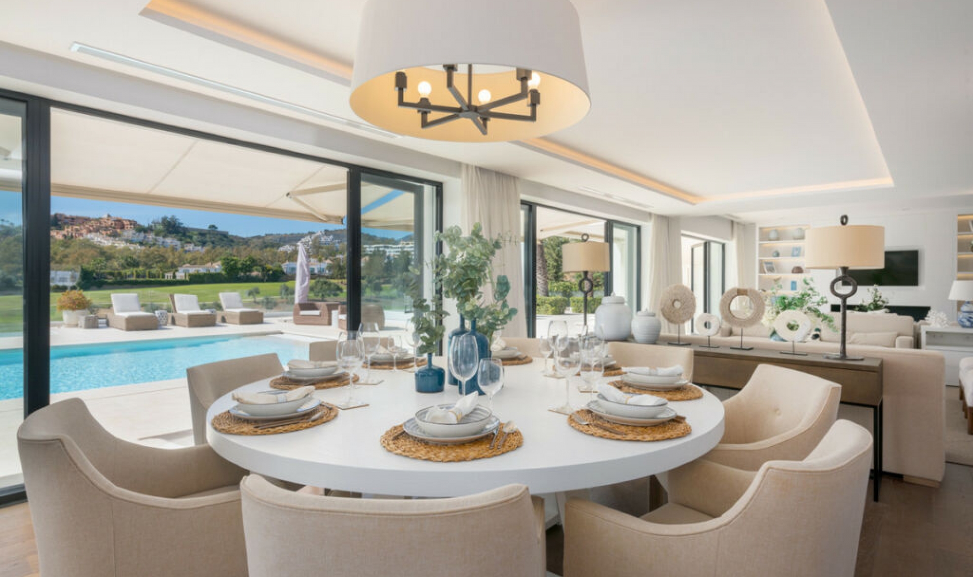 Resale - House -
Nueva Andalucía