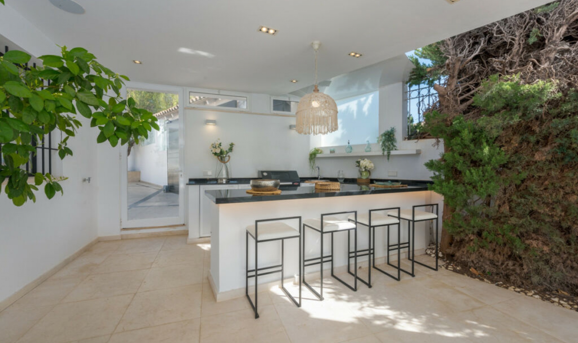 Resale - House -
Nueva Andalucía