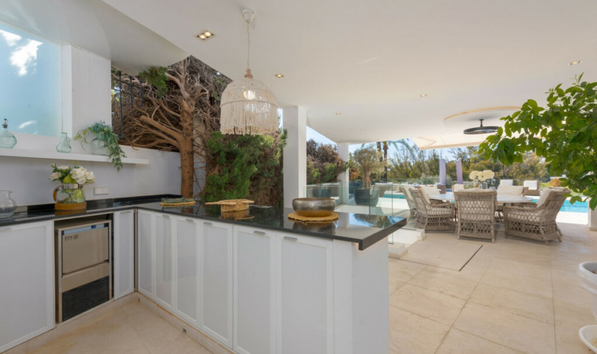 Resale - House -
Nueva Andalucía