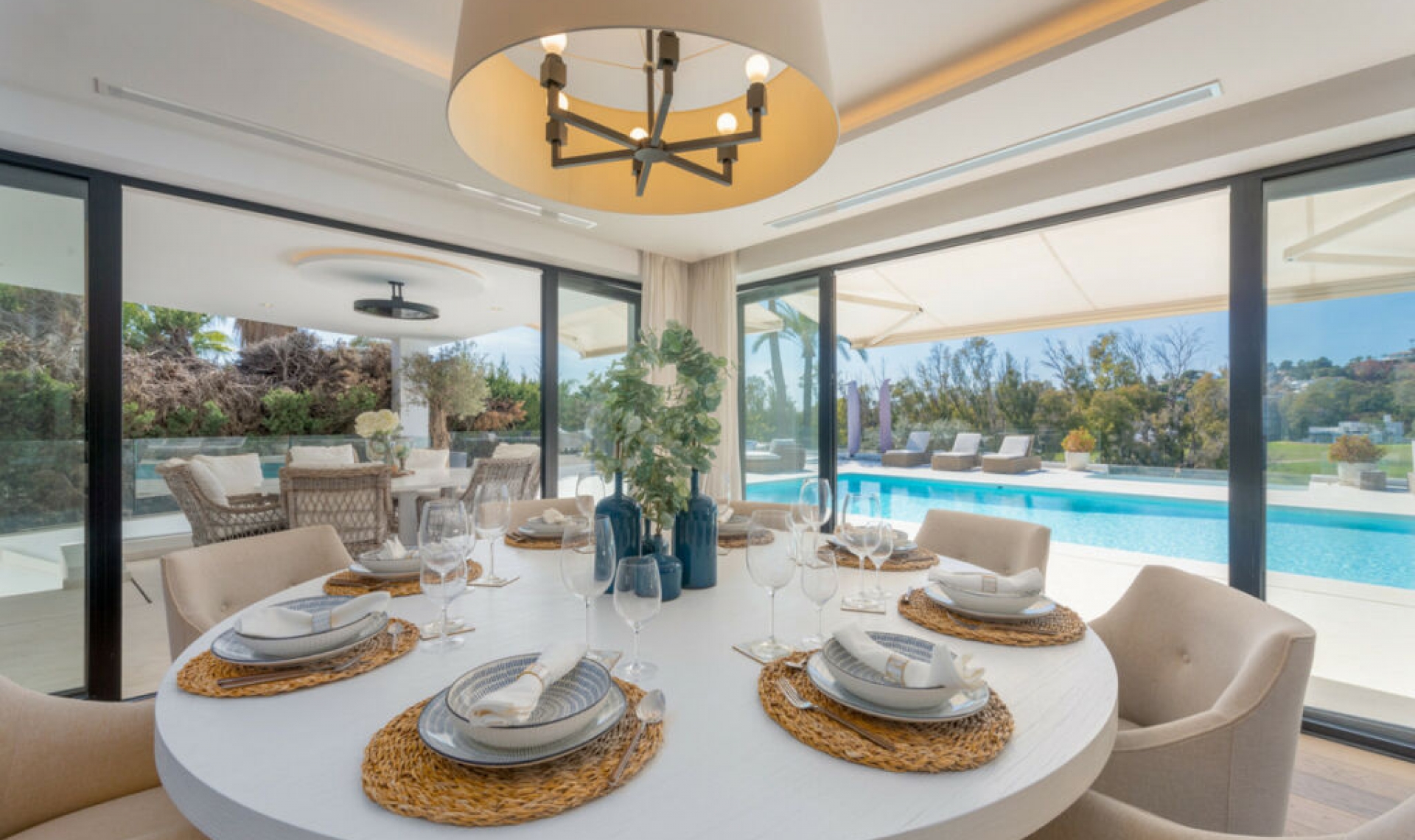 Resale - House -
Nueva Andalucía