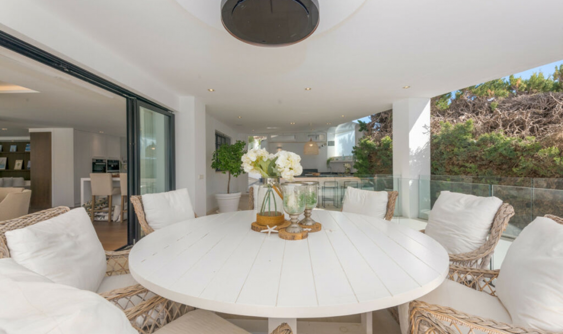 Resale - House -
Nueva Andalucía