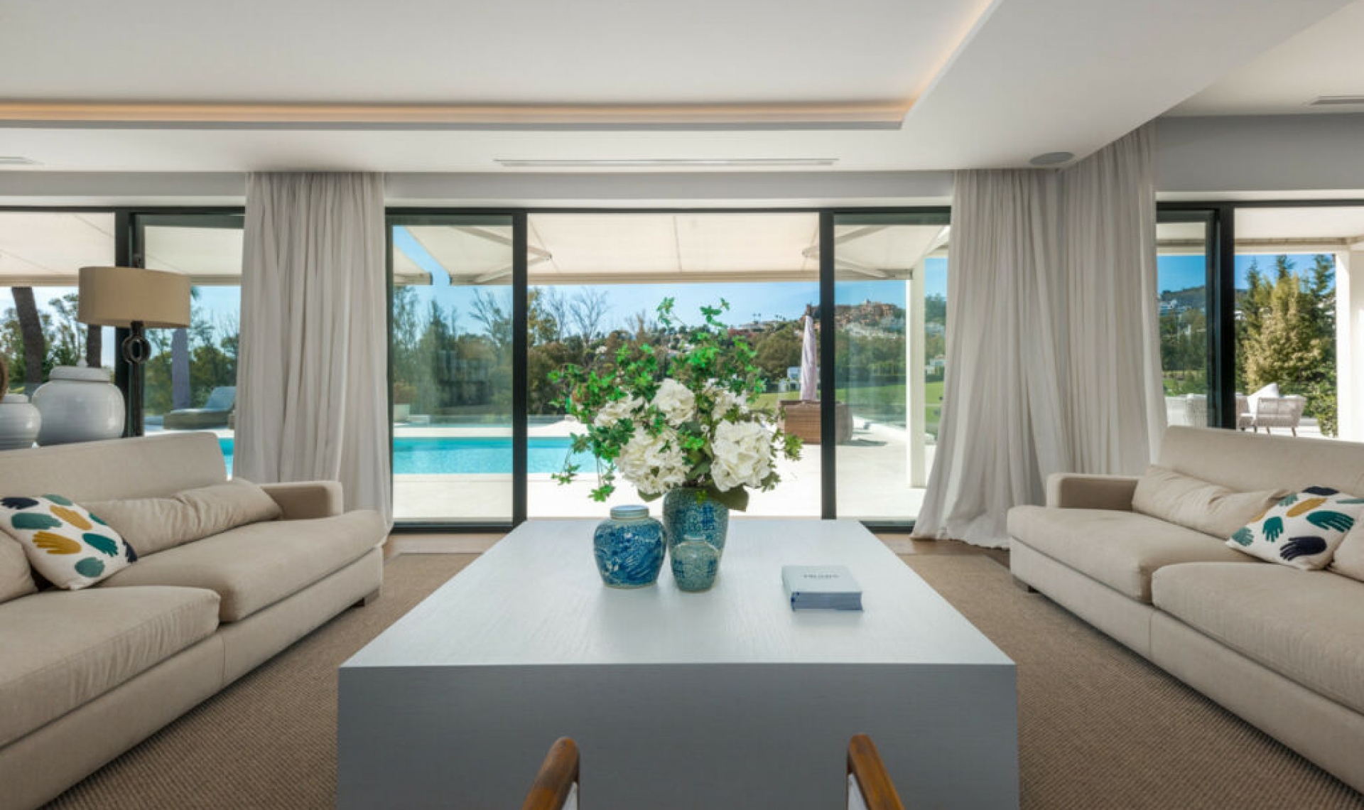 Resale - House -
Nueva Andalucía