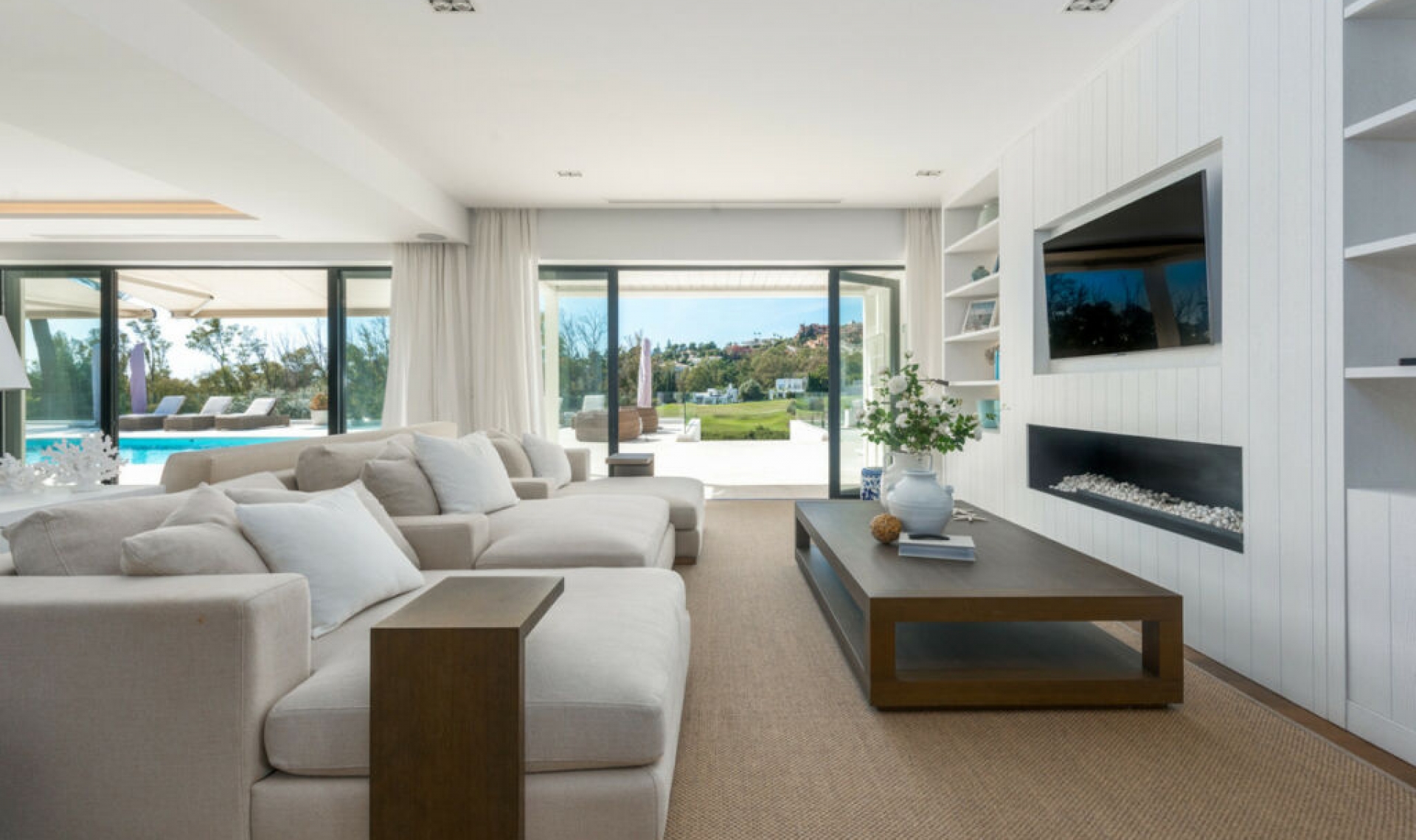 Resale - House -
Nueva Andalucía