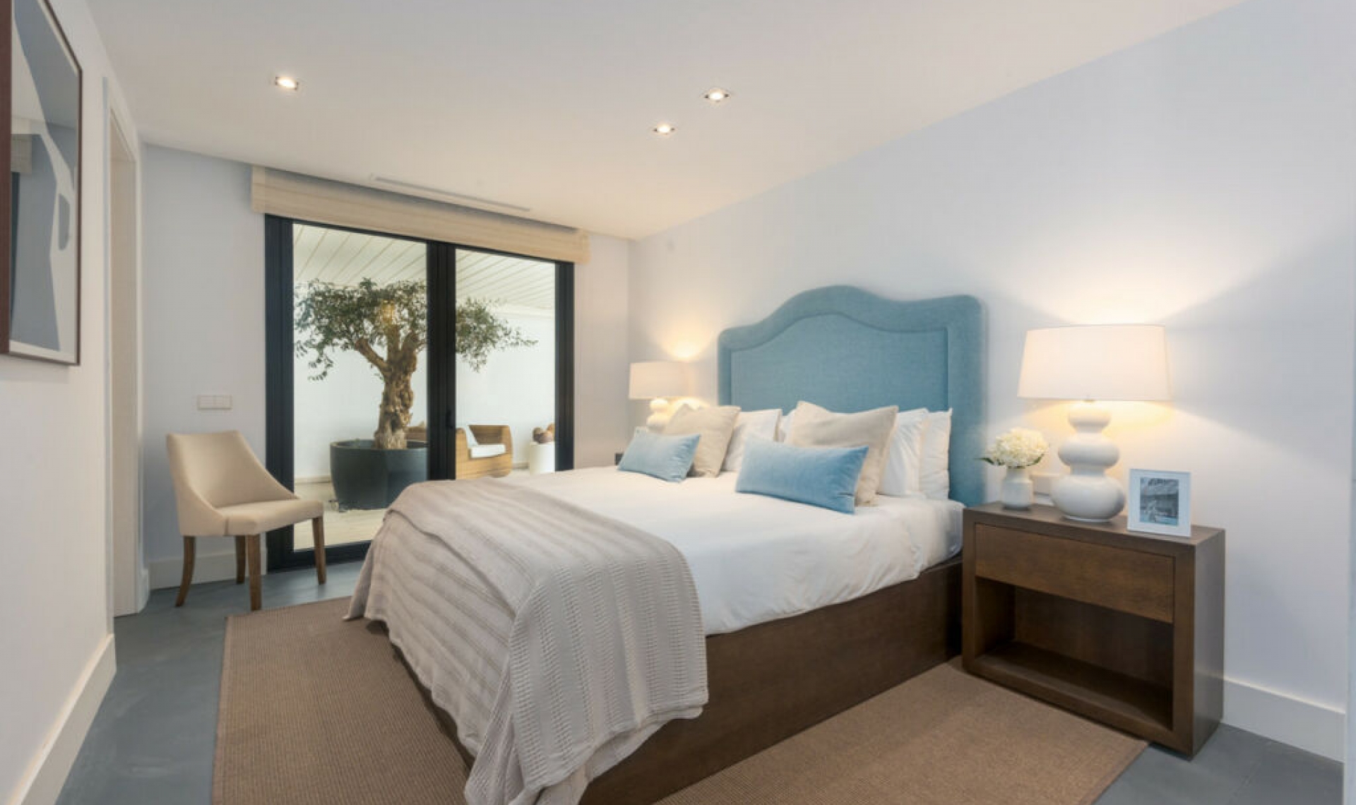 Resale - House -
Nueva Andalucía