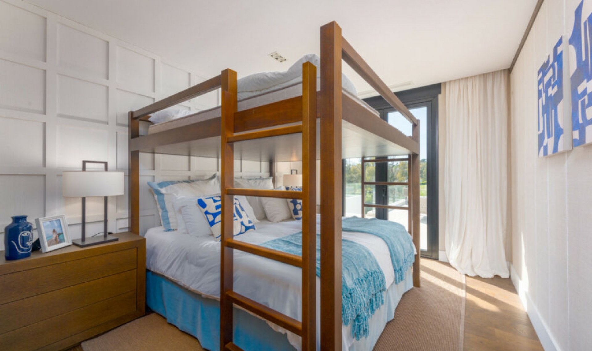 Resale - House -
Nueva Andalucía