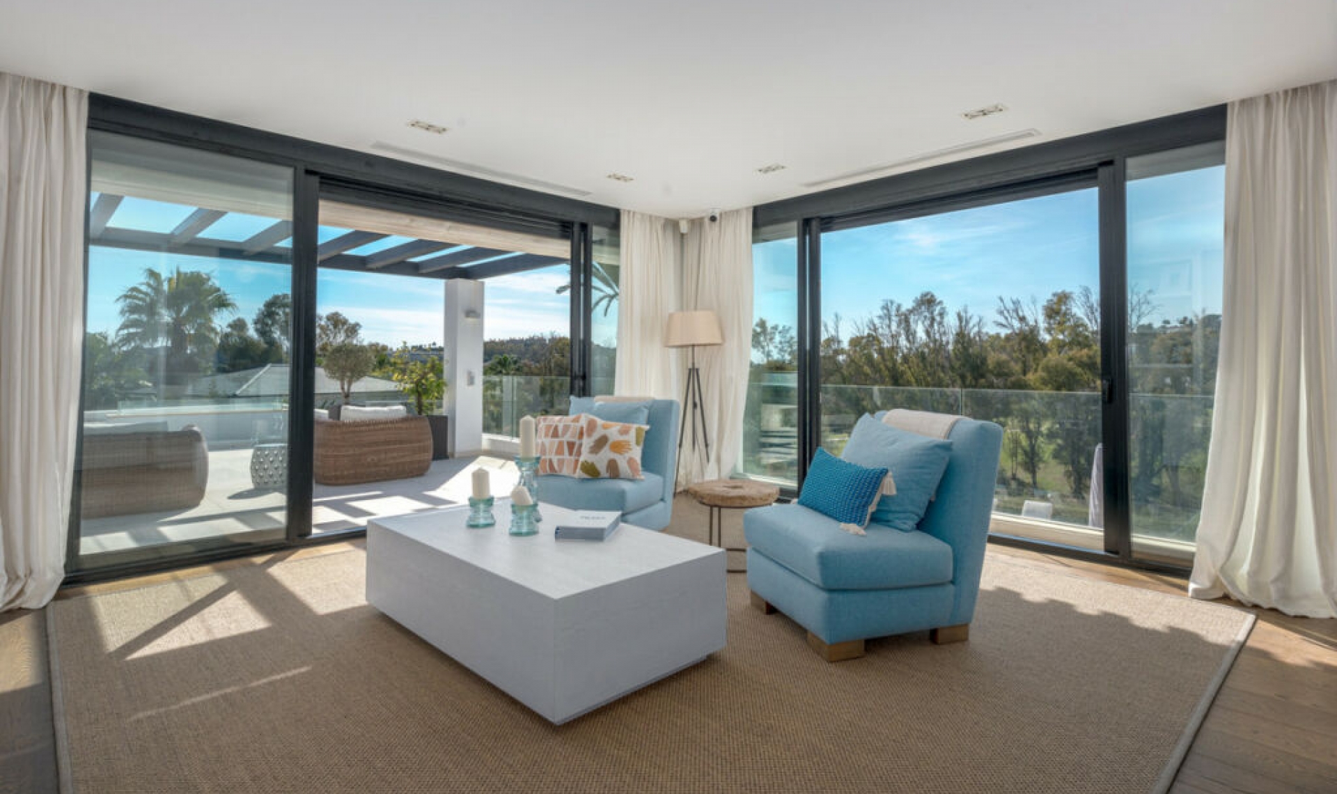 Resale - House -
Nueva Andalucía