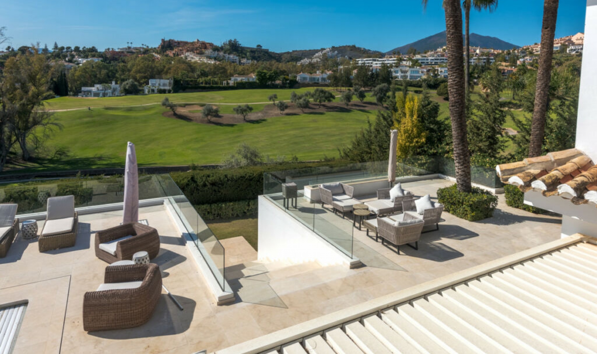 Resale - House -
Nueva Andalucía