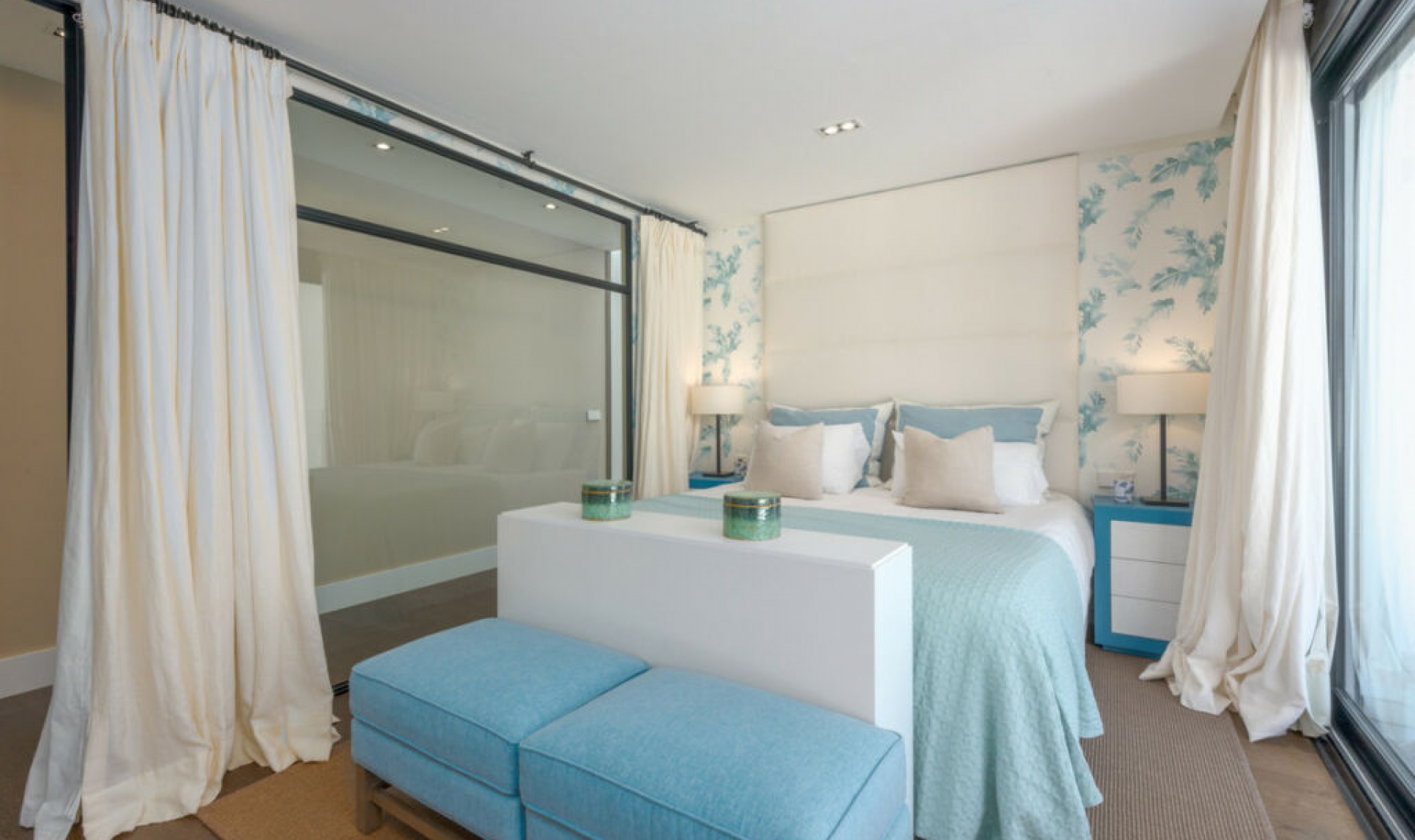 Resale - House -
Nueva Andalucía