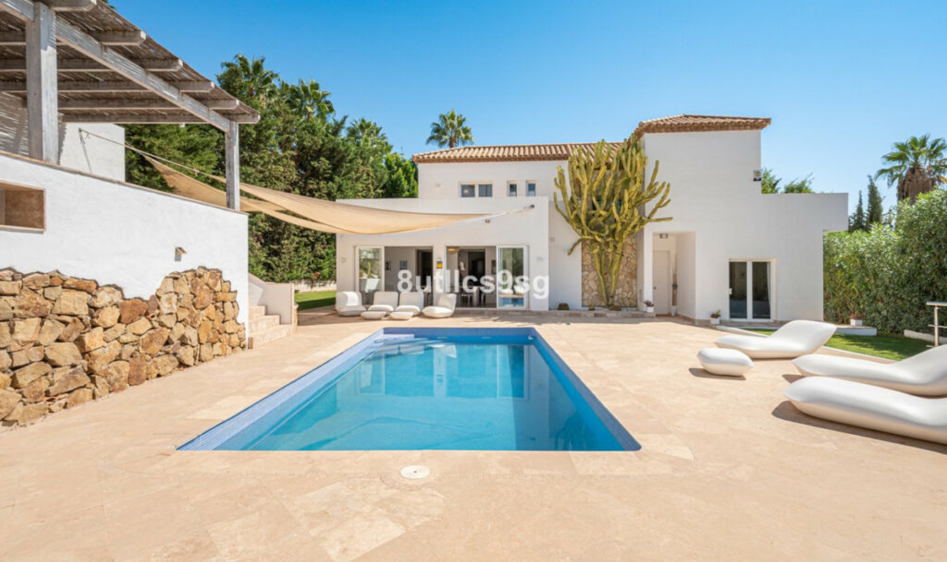 Resale - House -
Nueva Andalucía