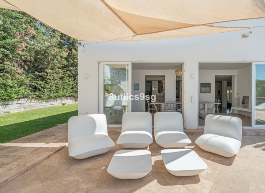 Resale - House -
Nueva Andalucía