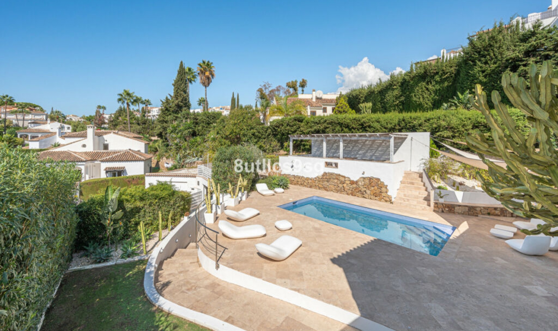 Resale - House -
Nueva Andalucía