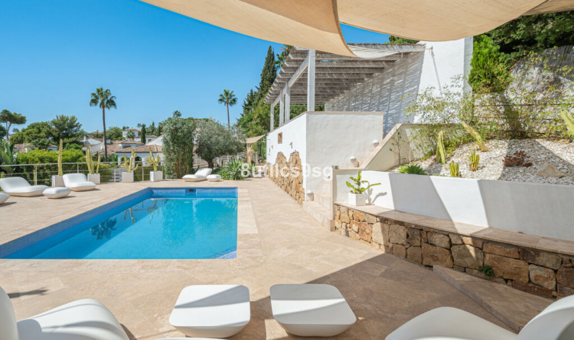 Resale - House -
Nueva Andalucía